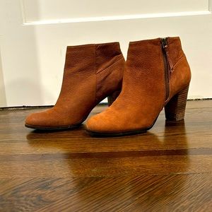 Cole Haan women’s suede booties 6.5 EUC